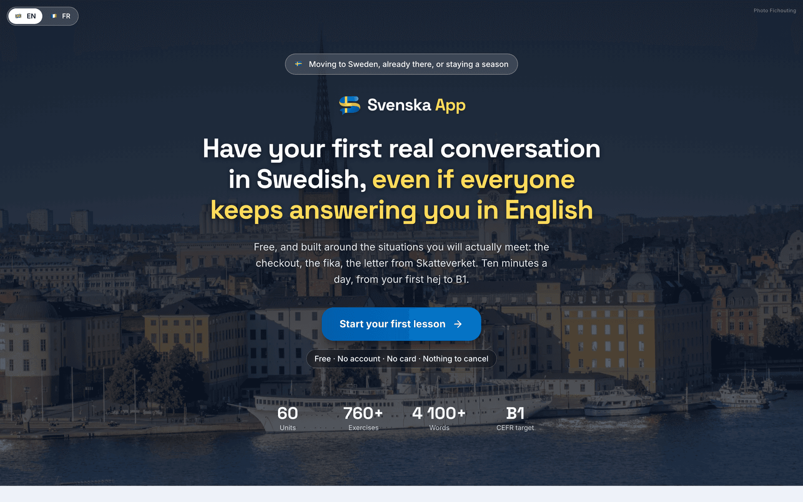 Page d'accueil de Svenska App : promesse d'une première vraie conversation en suédois, sur fond de Stockholm.